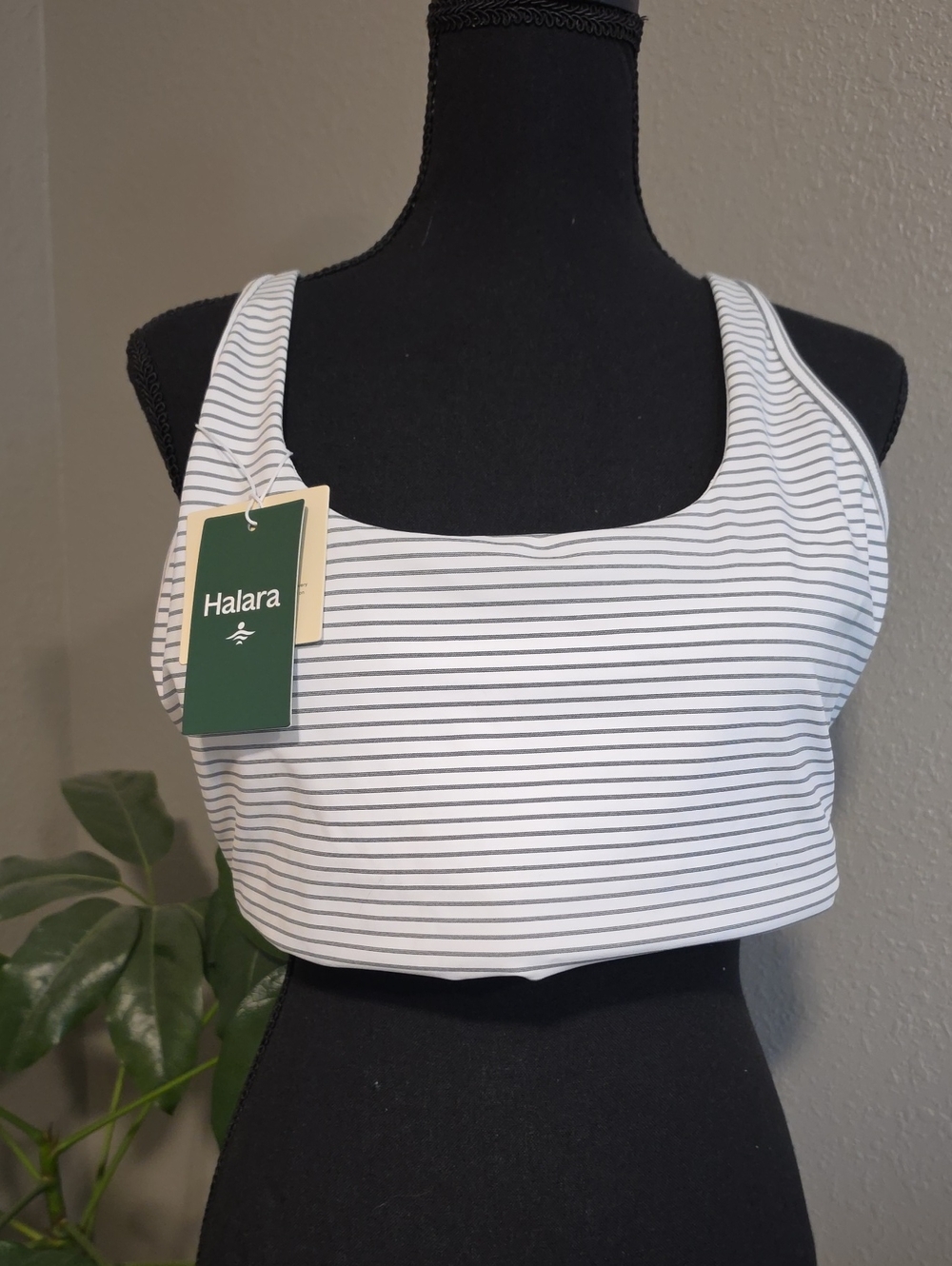 HALARA White and Black Striped Sports Bra